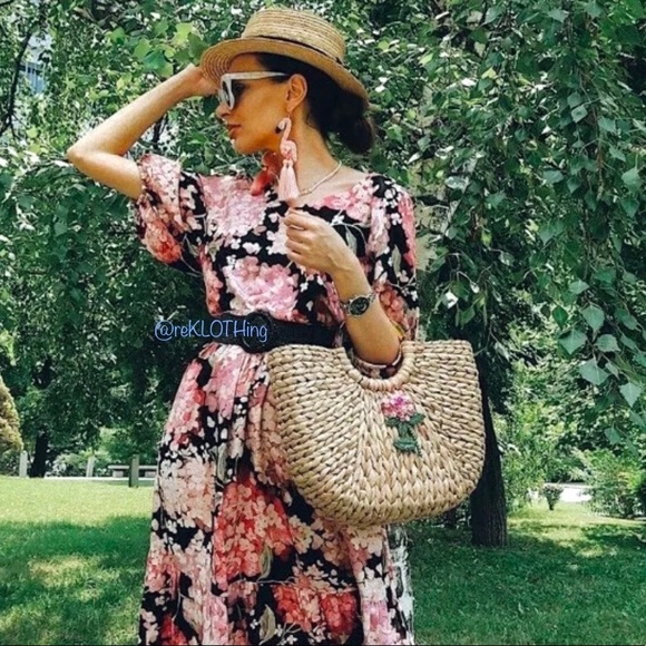 ❌SOLD❌Vibrant Floral V-neck Puff-sleeved Dress S - Picture 3 of 7